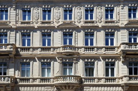 Какие элементы французской классики реально вписать в потолки 2,7 метра?