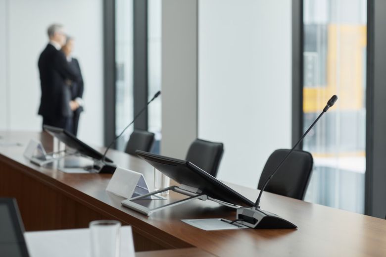 Почему фон и акустика важнее дорогой камеры