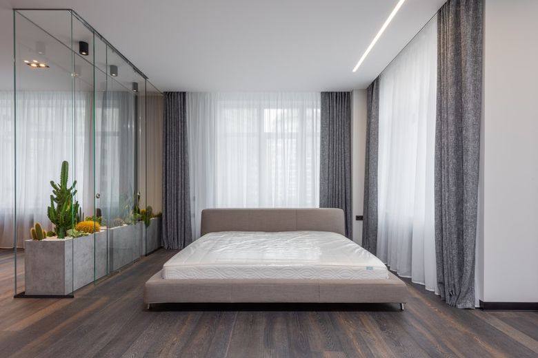 Шумоизоляция стеклянных перегородок: мифы и реальность в условиях Parkside